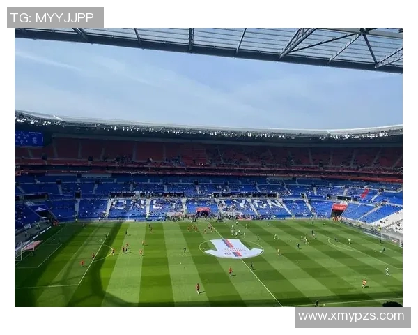 足球场八号球星的传奇身份与他在绿茵场上的非凡影响力解析 足球场八号球星的传奇身份与他在绿茵场上的非凡影响力解析